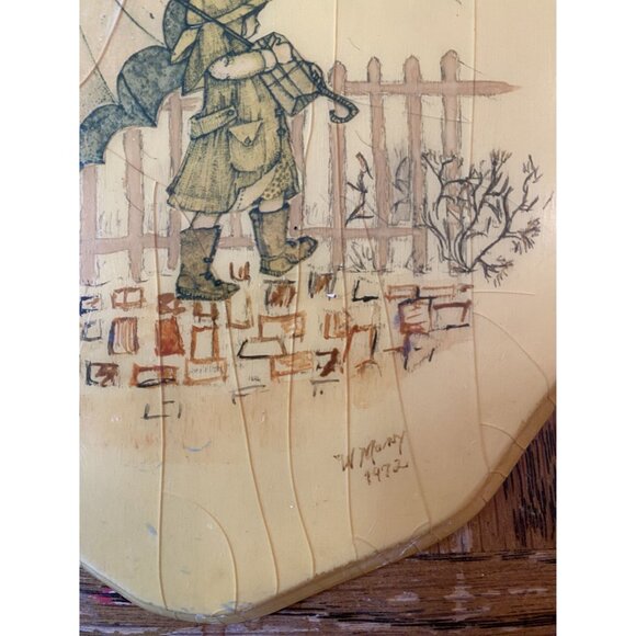 Vintage 1973 W. Mann Wooden Plaque With Girl & Umbrella Illustration - Picture 6 of 6